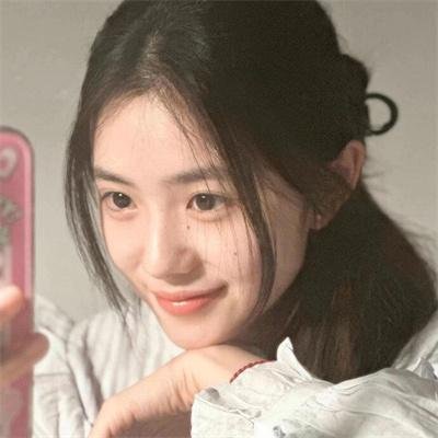 云雾笼罩的山峰
